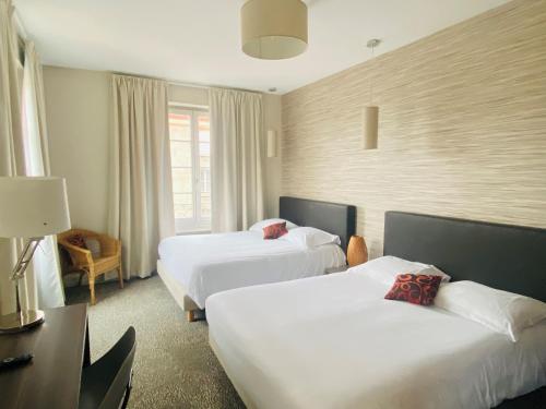 2 queen beds