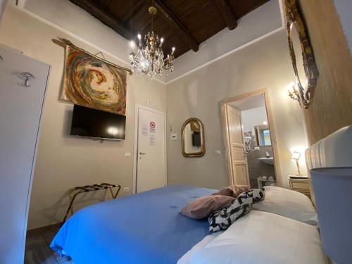 Double Room with Private Bathroom image 6