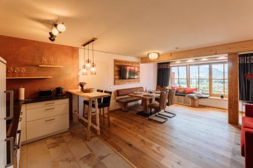 Apartment with Mountain View