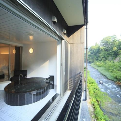 Twin Bed Room with Open Air Bath & Mist Sauna