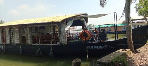 Kalappura Houseboats & Tours