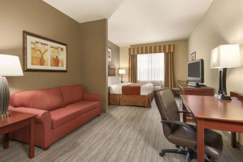 Photo - Seffner Inn and Suites