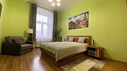 LublinBNB - exclusive FAMILY APARTMENT ------ in the heart of Lublin -------------------------------- bedroom & living room & kitchen, Lublin