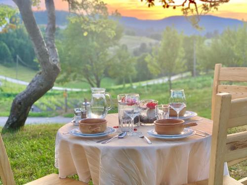 Bahçe, Tourist Farm Strle With Great Local Food in Cerknica