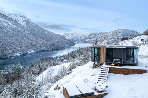 สภาพแวดล้อมโดยรอบ, Sogndal Fjordpanorama - The atmosphere in ซองดาล