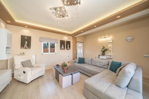Elenis house