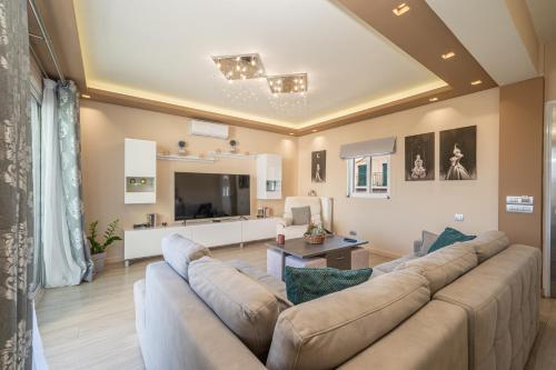 Elenis house
