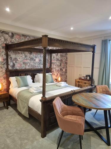 The Resolution Hotel - image 6