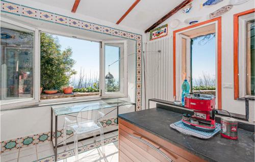 keuken, Awesome Home In La Spezia With Wifi in Campiglia