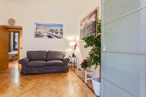 Vatican Loris House - image 10