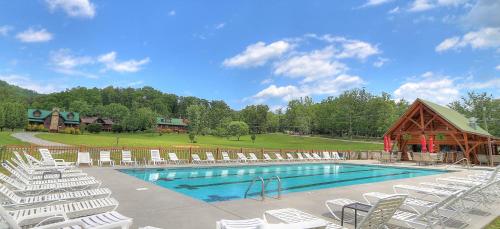 Peace in the Valley - Mtn VIEWS w/HotTub, GameRoom, Theatre, Arcade