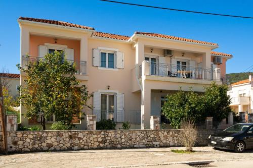 John's Studios, Karavomylos (photo 10)