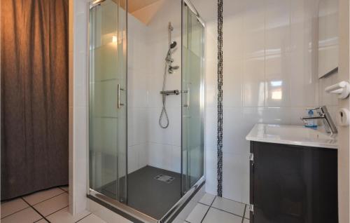 One-Bedroom Apartment in Cannes - image 11