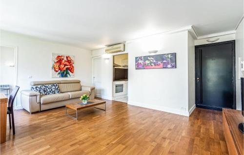 One-Bedroom Apartment in Cannes - main image