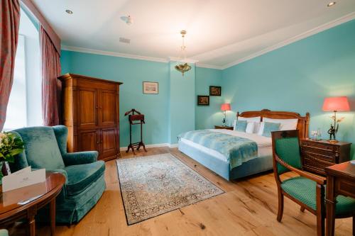 room detail thumbnail 1