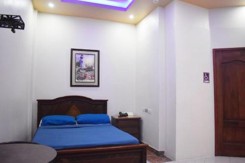 1 double bed, 1 twin bed
