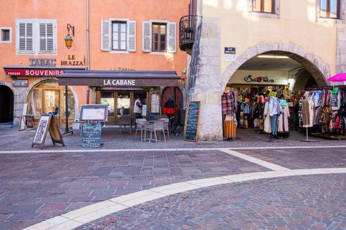 Night Desires vieille ville Annecy charmant - image 4
