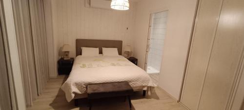 1 chambre - lit double - Avec salle de bain - Accommodation - Mervans