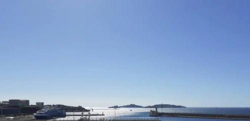 T2 vue mer au pied de La Major, Marseille (fotografie 4)
