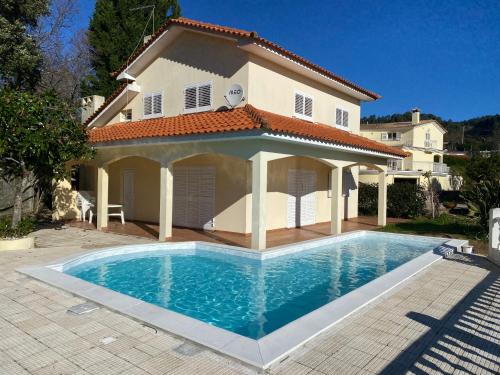 Maison chaleureuse avec piscine & vue panoramique