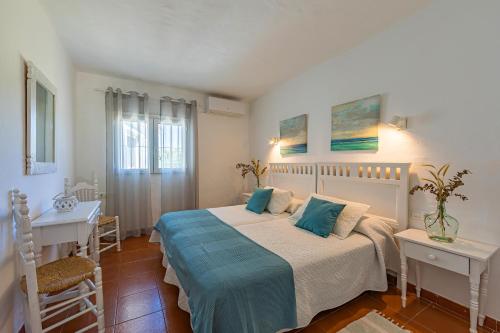 2 twin beds, 1 sofa bed