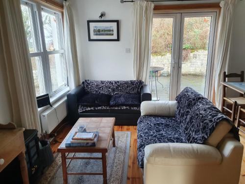 Cosy self contained cottage with stunning views