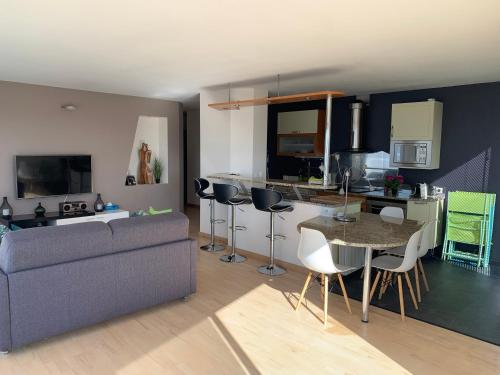Appt 4 pers, centre-ville tout à pieds, plage 300m, aperçu mer, très calme parking privé, possibilité garage et location vélos électriques, Royan (fotografie 5)