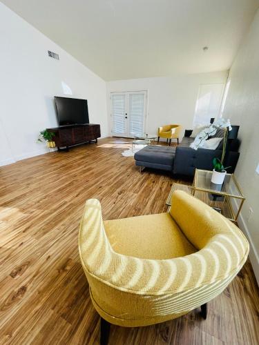 Glendale Gem with Pool & Office in Prime Location, Glendale (zdjęcie 5)