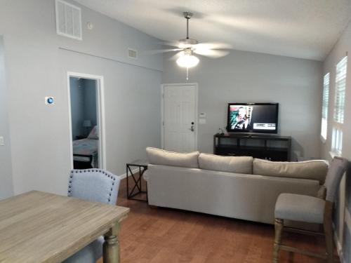 Tampa Lakehouse II 2 bedroom and 2 bathroom in Golfwood Estates