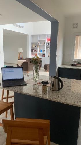 Casa nueva estilo moderna, muy luminosa