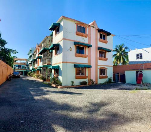 Hotelli välisilme, ApartaHotel Dona Reyna Alojamientos en Santo Domingo a 5 min de Aeropuerto Internacional Las America in Boca Chica