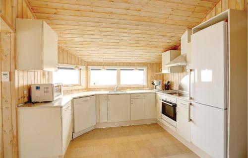 Kitchen, Four-Bedroom Holiday Home In Allinge in Allinge