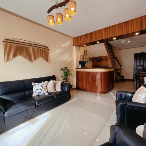 Lobby, Balayong Pension near Immaculate Conception Cathedral