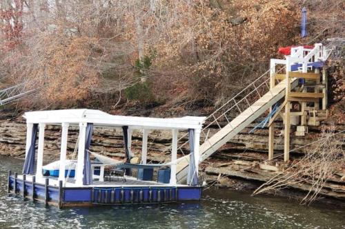Lakefront: Dock, Hot Tub, Fire Pit & Home Theater in Winchester, USA