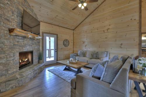 Peaceful, Rustic, Luxurious, Breathe In Mountains!