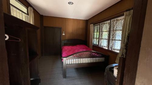 1 queen bed