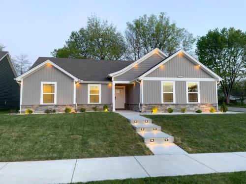 The Cloud - New Luxury Home With EV Charger