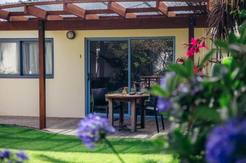 Futuna Rocks Motel Futuna Rocks Motel