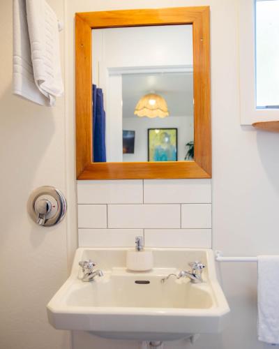 Futuna Rocks Motel Futuna Rocks Motel