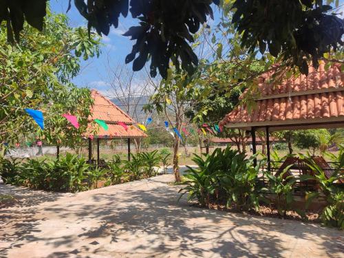 Alentours, erawan guest house in Route 38