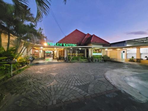 . Ndalem Katong Guest House Ponorogo