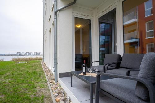 View, Ferienwohnung direkt am Meer mit Pool und Sauna, Strand fußlaufig erreichbar, barrierefrei in Olpenitz