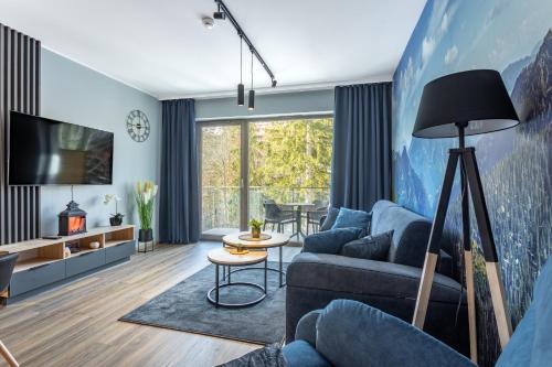 Stone Hill Apartament Wellness z basenem jakuzi saunami prywatnym garażem i rowerami w cenie, Шклярска-Поремба