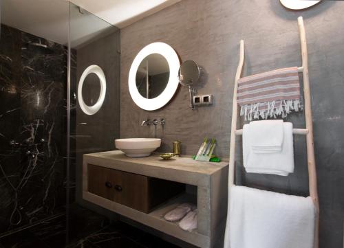 Flamm Room Type - Deluxe Suite with Sea View