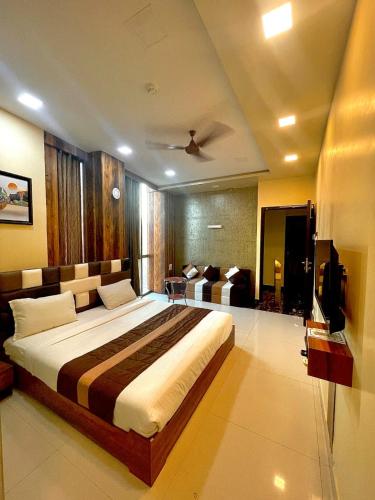 Guestroom, AVIRAHI HOTEL in Borivali