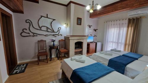 3 twin beds