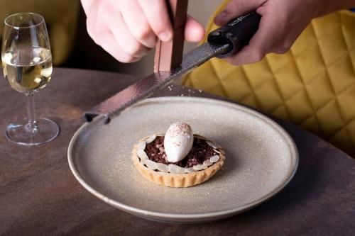 The Old Crown Coaching Inn - image 2