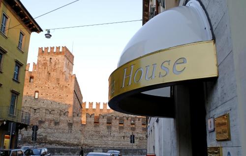Verona House Aparthotel - image 6