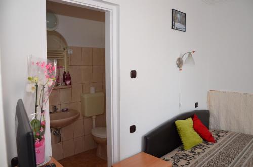 Orchidea Apartman - image 14