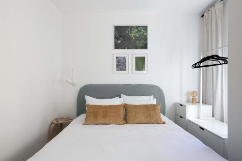 Two-Bedroom Apartment room in Charming Shalom by TLV2RENT